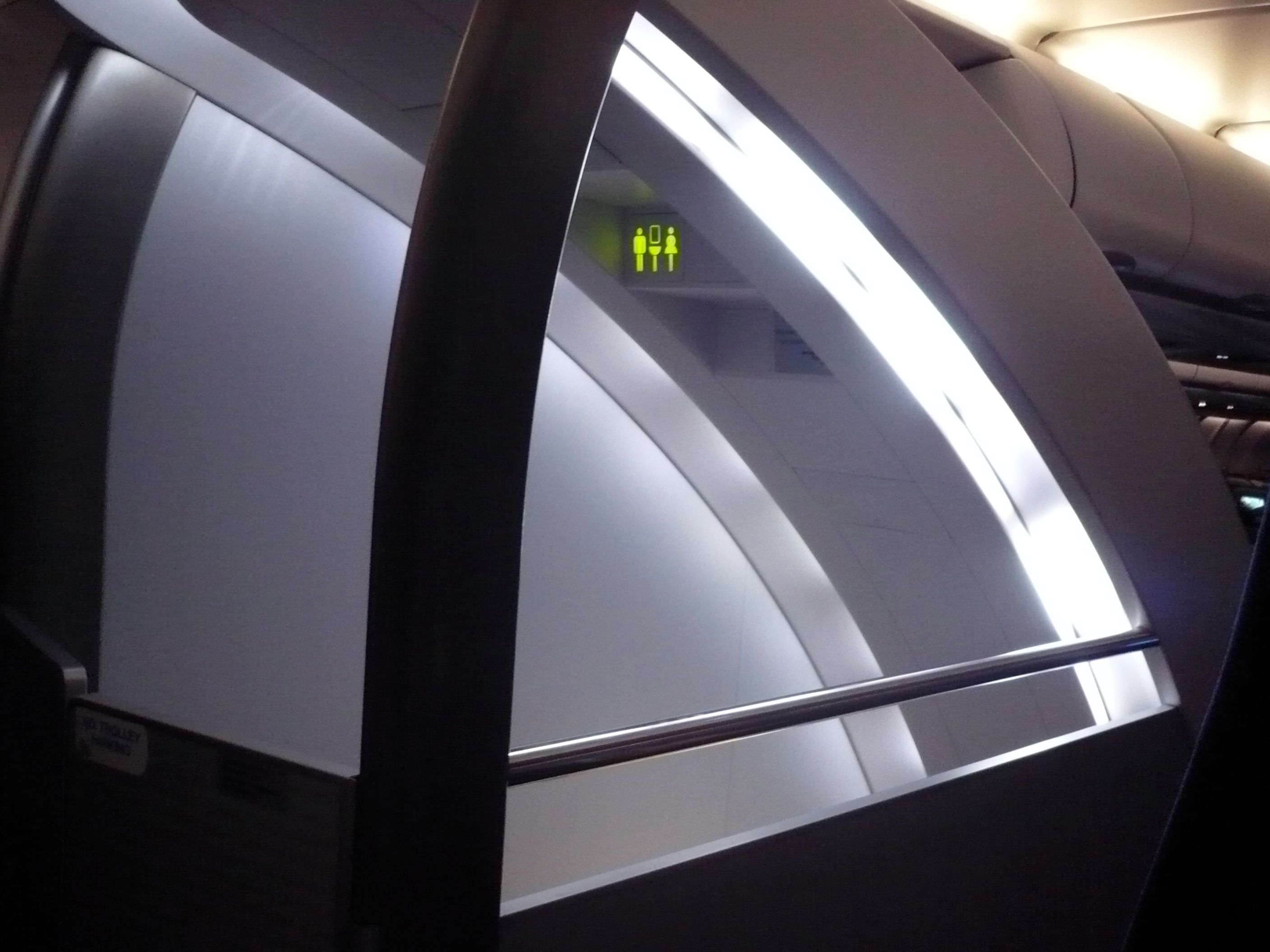 Lufthansa A340-600 Toilets