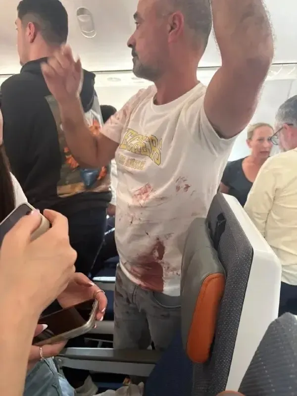 Flydubai-Boeing sackt nach Messerangriff im Cockpit mit Rekordtempo ab